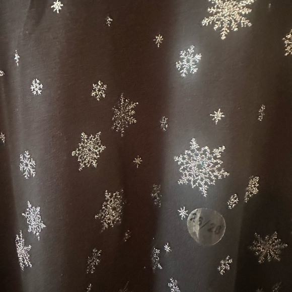 NWOT Avenue Snowflake Turtleneck - Picture 2 of 3